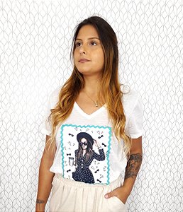Blusa Camiseta Feminina Decote V Flamê Blogueira Café (Disponível do P ao G4)