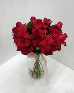 Vaso de rosas vermelhas