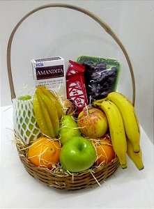 Cesta frutas e chocolates
