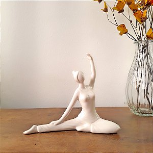 Escultura Yoga em Porcelana