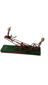 Gangorra Artesanal em Ferro com Base de Madeira – 40x10x25 cm