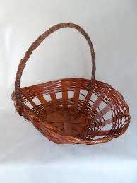 Cesta de Palha Passa Fita Formato Oval Média (36cm Altura x 24cm Comprimento x 47 Largura) R.1485 Unidade