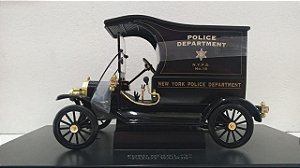 Universal Hobbies - Ford Model "T" "Paddy Wagon" do Departamento de Polícia de Nova York - 1/18 (Sem Caixa)