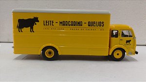 Caminhão Ford Cargo - Leite, Margarina, Queijos Poços de Caldas - 1/43 (sem caixa)