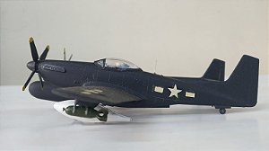 HTC - F-82 "Twin Mustang" (Kit Montado/Sucata) - 1/72