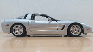 Burago - Chevrolet Corvette C5 1997 - 1/18 (Sem Caixa)