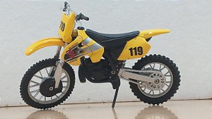 Maisto - Suzuki RM250 - 1/18 (Sem Caixa)