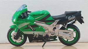 Maisto - Kawasaki Ninja ZX9R - 1/18 (Sem Caixa)