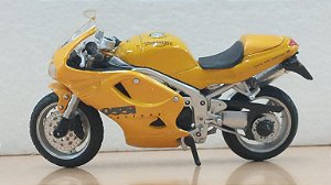 Maisto - Triumph 955i Daytona - 1/18 (Sem Caixa)