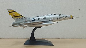 Jatos de Combate - North American F-100 D Super Sabre (Estados Unidos) - 1/72 (Sem caixa)