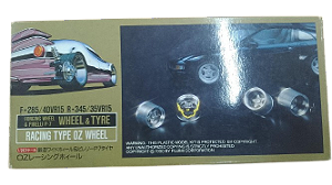 Fujimi - Rodas tipo OZ de corrida e Pneus Pirelli P-7 - 1/24