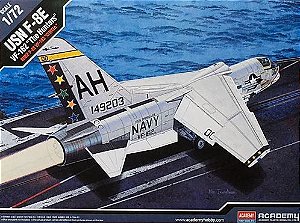 Academy - USN F-8E VF-162 "The Hunters" - 1/72