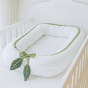 Ninho Básico - Malha Jacquard Branco / Cordão Tricot Verde Limonada Com Pingente Folhas