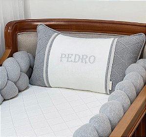 Kit De Berço Cinza Com Nome Bordado - 5 Peças