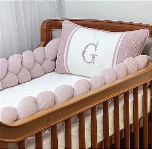 Kit De Berço - Rose 004 - Bordado Com Inicial De Flores - 5 Peças