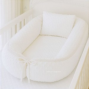 Ninho Redutor Bolha + Travesseiro - Pelúcia Branco / Off White Natural - Cordão Tricot - prontaentrega