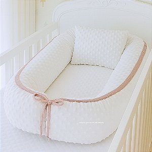 Ninho Redutor Bolha + Travesseiro - Pelúcia Off White / Cordão Tricot Rosa Una