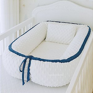 Ninho Redutor Bolha + Travesseiro - Pelúcia Off White / Cordão Tricot Azul Fauna