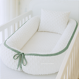 Ninho Redutor Bolha + Travesseiro - Pelúcia Branco / Verde Maré 013 - Cordão Tricot - prontaentrega