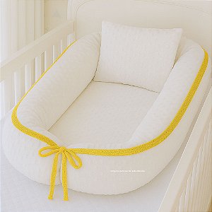 Ninho Redutor Bolha + Travesseiro - Pelúcia Off White / Cordão Tricot Amarelo Girassol