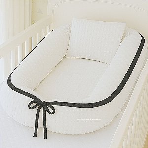 Ninho Redutor Bolha + Travesseiro - Pelúcia Off White / Cordão Tricot New Black