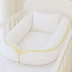 Ninho Redutor Bolha + Travesseiro - Pelúcia Off White / Cordão Tricot Amarelo Pó