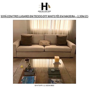 SOFÁ TRES LUGARES EM TECIDO OFF WHITE – 2,30M (C)