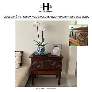 MÓVEL BAÚ ANTIGO EM MADEIRA COM ALMOFADAS RIPADO E BASE SOLTA