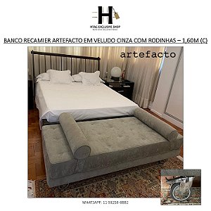 BANCO RECAMIER ARTEFACTO EM VELUDO CINZA COM RODINHAS – 1,60M (C)