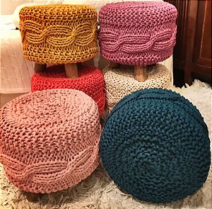 Banquinhos feitos em tricot à mão !