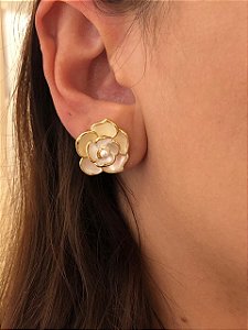 Brinco Flor Camélia Perolado