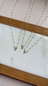Colar Mini Pérolas Inicial P