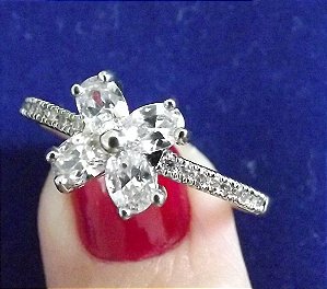 Anel de prata leve todo cravejado com zircônias