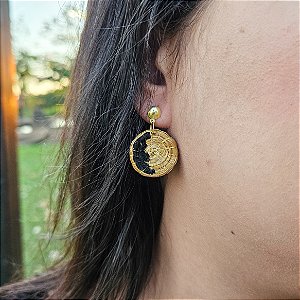 Brinco Capim Dourado Disco 2 cm e Fio Preto BL83 - Hipoalergênico