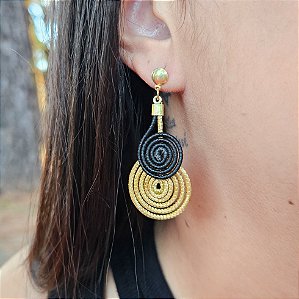Brinco Capim Dourado e Fio Preto BL3 - Hipoalergênico