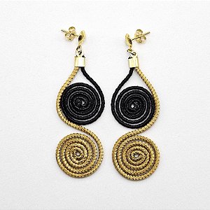 Brinco Capim Dourado Dois Caracóis e Fio Preto BL13 - Hipoalergênico