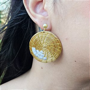 Brinco Capim Dourado Disco 4,5 cm e Fio Branco  BL102 - Hipoalergênico