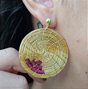 Brinco Capim Dourado Disco 4,5 cm e Fio Vinho  BL106 - Hipoalergênico