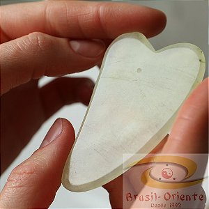 GUA SHA EM JADE FORMATO CORAÇÃO