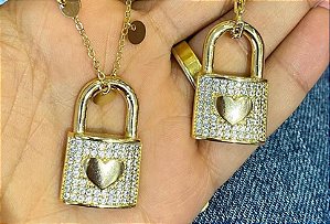 PINGENTE CADEADO CRAVEJADO