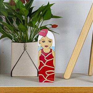 KOKESHI ESCULTURA DE MADEIRA LADY GAGA