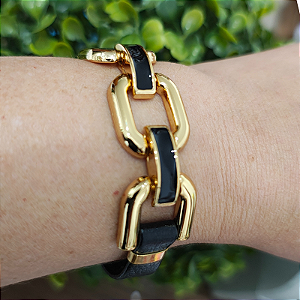 Pulseira Dourada Lily com placa resina e couro preta folheado em ouro