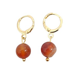 Brincos de argola com pingente pedra Ágata Vermelha Signo Áries folheado em ouro