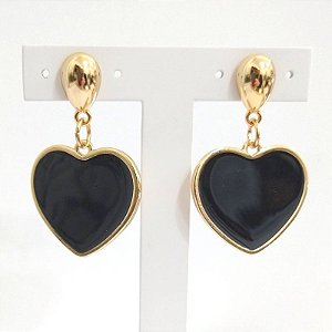 Brincos Dourado (com resina preta) Coração preto fino