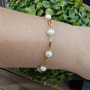 Pulseira Dourada Correntaria Anne  e Pérolas de Água Doce ( natural)- folheado em ouro