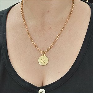 Colar correntaria fina  com pingente Reiki (Cho-Ku-Rei) folheado em ouro