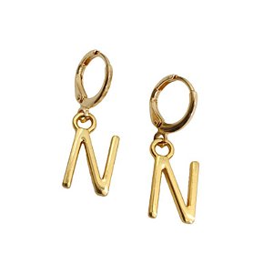 Brincos de Argola com pingente Letra do seu nome tamanho pequeno folheado em ouro