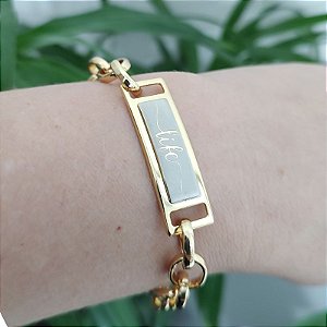 Pulseira correntaria com placa escrita Life folheado em ouro