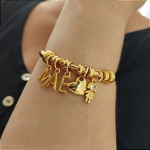 Bracelete Fixo Liso com pingentes letras MAE E 1 MENINA ( filho) Folheado em ouro