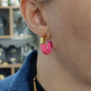 Brincos Argola com resina Rosa folheado em ouro